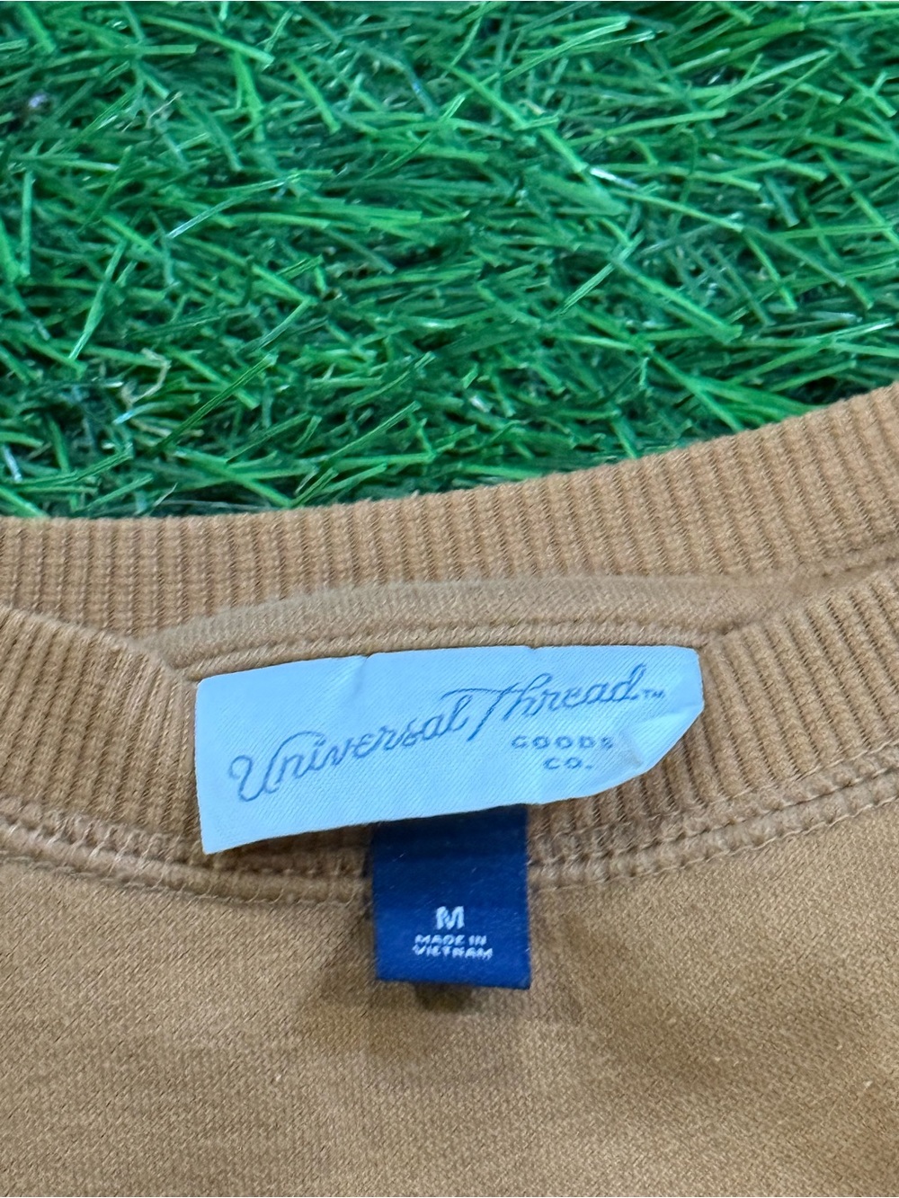 Universal Thread Cropped Crewneck Sweatshirt - Picture 3 of 3